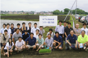 Rice-planting in a field that is flooded
in wintertime with funding from the company 
 (Sony Semiconductor Kyushu Corporation)