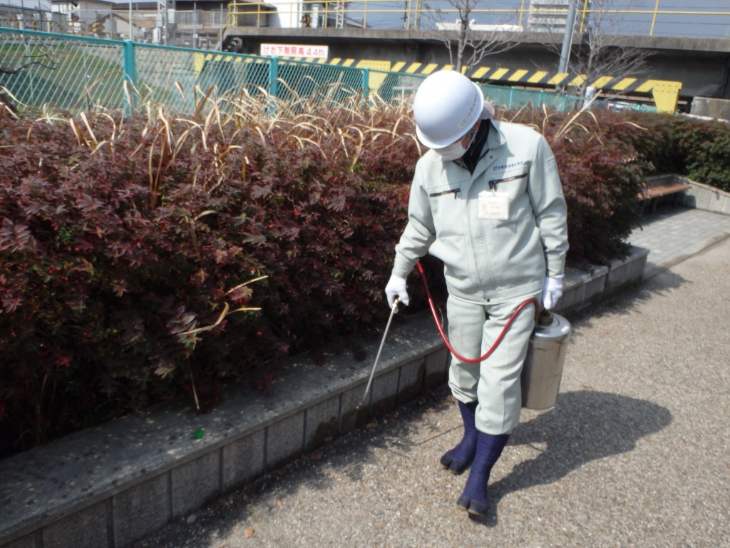 市街地での液剤散布作業