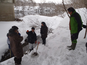 カワシンジュガイ現地見学会（黒松内町朱太川）