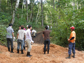 緩衝林としての役割もある森林セラピーコースの整備